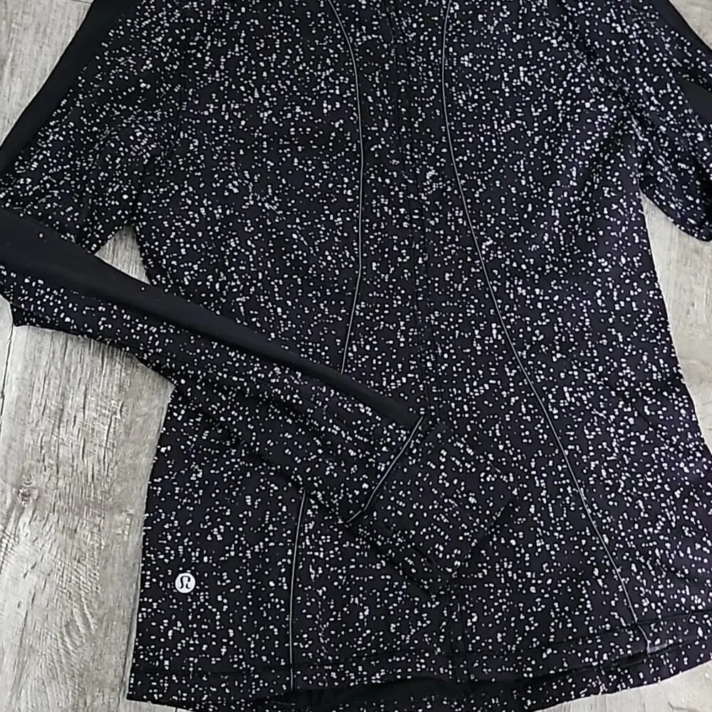 Lululemon Run Briskly 1/2 Zip Top Jacquard Black White Thumbholes #W3BVAS